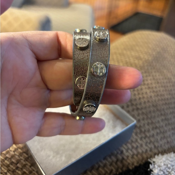 New Tory Burch Leather Logo Stud Double Wrap Bracelet - Picture 9 of 12